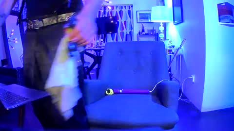 Snapshot of trent_pounder chatting on December 6, 8:37 am Trent Pounder online show from December 6, 8:37 am