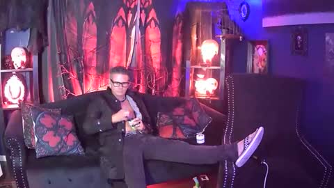 Snapshot of trent_pounder chatting on April 15, 9:05 am Trent Pounder online show from April 15, 9:05 am