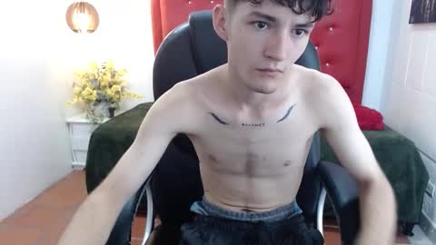 Snapshot of trevor_mob chatting on March 7, 4:26 pm trevor_mob online show from March 7, 4:26 pm