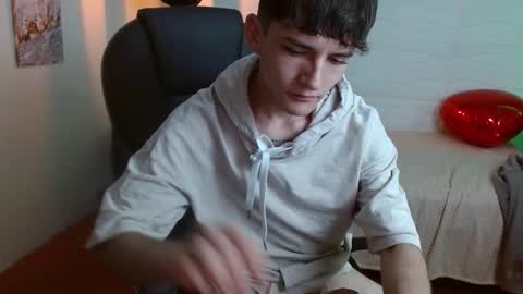 Snapshot of trevor_mob chatting on March 9, 7:40 pm trevor_mob online show from March 9, 7:40 pm