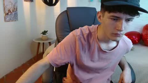 Snapshot of trevor_mob chatting on March 13, 7:53 pm trevor_mob online show from March 13, 7:53 pm