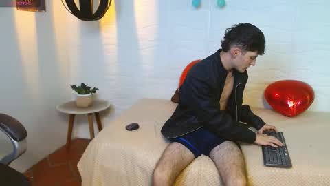 Snapshot of trevor_mob chatting on March 18, 7:39 pm trevor_mob online show from March 18, 7:39 pm