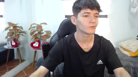 Snapshot of trevor_mob chatting on March 21, 6:00 pm trevor_mob online show from March 21, 6:00 pm