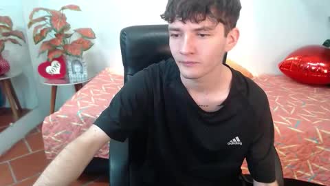 Snapshot of trevor_mob chatting on March 28, 6:40 pm trevor_mob online show from March 28, 6:40 pm