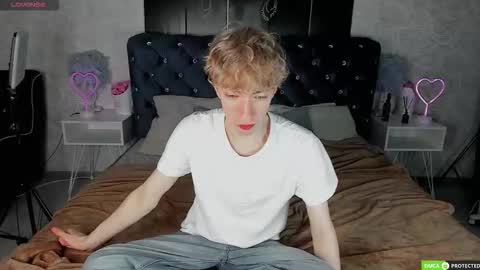 Snapshot of trevorbenson chatting on October 6, 3:15 am TrevorBenson online show from October 6, 3:15 am