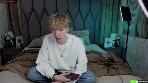 Snapshot of trevorbenson chatting on October 9, 3:26 am TrevorBenson online show from October 9, 3:26 am