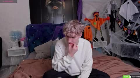 Snapshot of trevorbenson chatting on October 22, 3:07 am TrevorBenson online show from October 22, 3:07 am