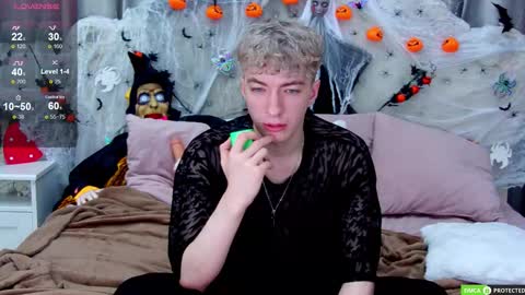 Snapshot of trevorbenson chatting on October 25, 4:20 am TrevorBenson online show from October 25, 4:20 am