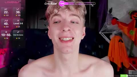 Snapshot of trevorbenson chatting on October 27, 6:06 am TrevorBenson online show from October 27, 6:06 am