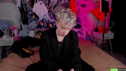 Snapshot of trevorbenson chatting on October 31, 3:29 am TrevorBenson online show from October 31, 3:29 am