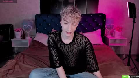 Snapshot of trevorbenson chatting on November 6, 3:18 am TrevorBenson online show from November 6, 3:18 am