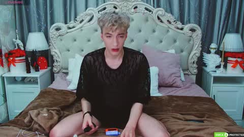 Snapshot of trevorbenson chatting on November 9, 9:35 pm TrevorBenson online show from November 9, 9:35 pm