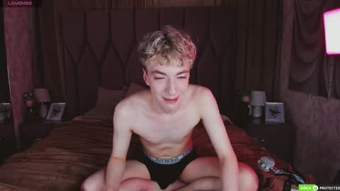 Snapshot of trevorbenson chatting on November 13, 4:00 am TrevorBenson online show from November 13, 4:00 am