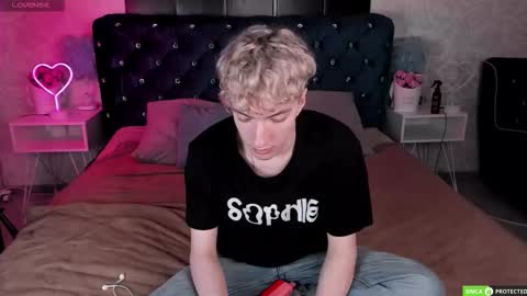 Snapshot of trevorbenson chatting on November 14, 3:05 am TrevorBenson online show from November 14, 3:05 am