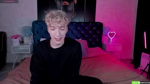 Snapshot of trevorbenson chatting on November 20, 8:58 am TrevorBenson online show from November 20, 8:58 am