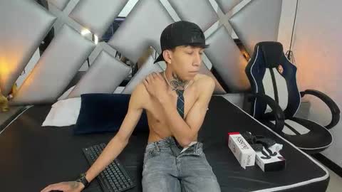 trevordonson_vc online show from January 19, 11:58 am