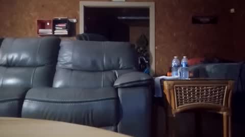 Snapshot of trex23rd chatting on December 18, 5:02 am trex23rd online show from December 18, 5:02 am