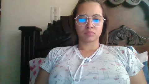 triana_bell online show from December 1, 5:24 pm