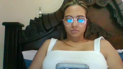 triana_bell online show from December 2, 9:17 pm