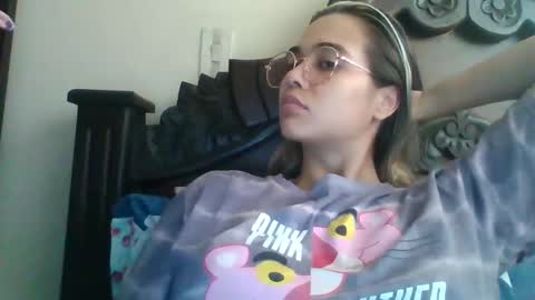 triana_bell online show from December 3, 6:49 pm