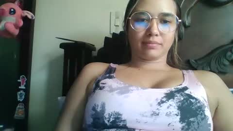 triana_bell online show from December 4, 6:50 pm