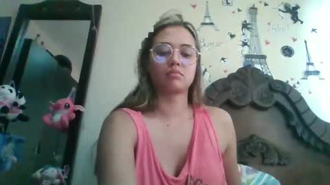triana_bell online show from December 7, 9:33 pm