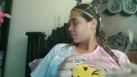 triana_bell online show from December 9, 8:01 pm