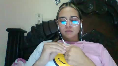 triana_bell online show from December 11, 2:41 am