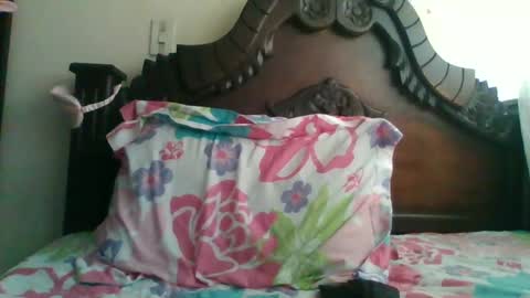 triana_bell online show from December 12, 5:59 pm