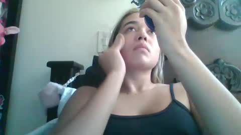 triana_bell online show from January 10, 5:02 pm