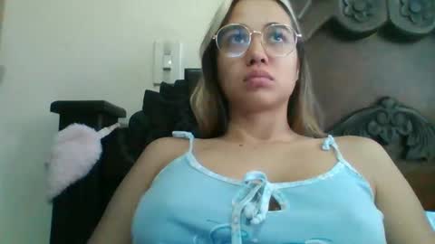 triana_bell online show from January 12, 3:57 pm