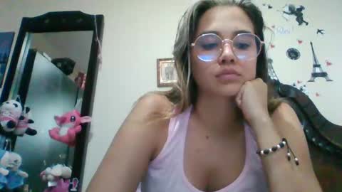 triana_bell online show from February 11, 11:01 pm