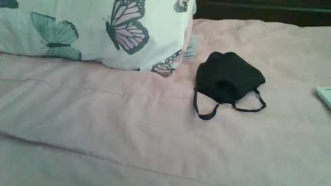 triana_bell online show from February 26, 5:50 pm