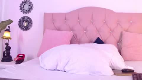 triana_crimson online show from January 30, 9:47 pm