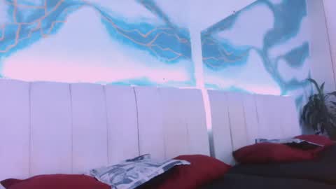 triana_crimson online show from September 23, 9:51 pm