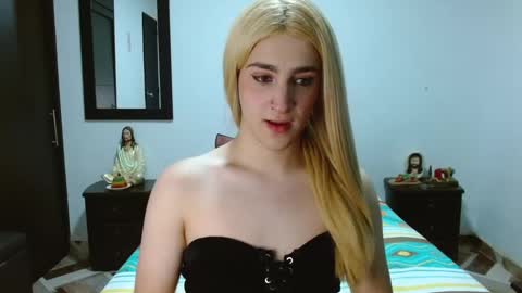 triana_damelio online show from December 14, 8:18 pm
