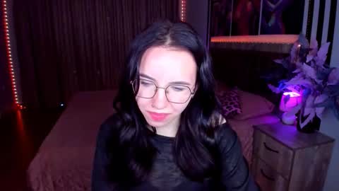 TriciaDaisy online show from June 6, 5:12 am