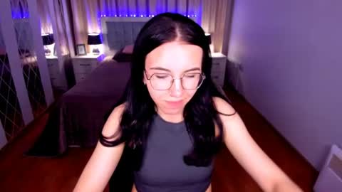 TriciaDaisy online show from June 12, 8:30 pm