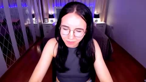 TriciaDaisy online show from June 13, 8:34 am