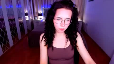 TriciaDaisy online show from June 14, 4:03 am