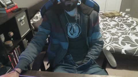 J online show from December 6, 7:10 am