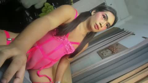 Snapshot of tricxieissubmissive chatting on February 24, 12:20 am Tricxie online show from February 24, 12:20 am