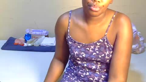 trina_z online show from June 18, 9:14 am