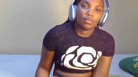 trina_z online show from July 4, 6:58 pm