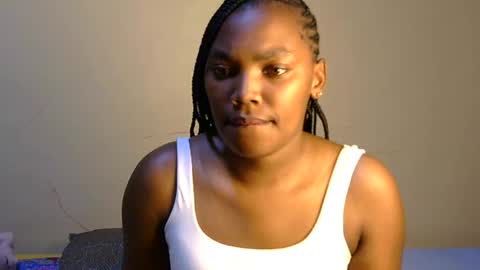 trina_z online show from July 18, 6:23 pm