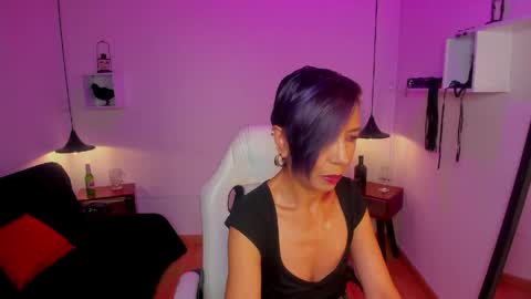 Snapshot of trinityy__ chatting on June 8, 7:25 pm trinityy__ online show from June 8, 7:25 pm