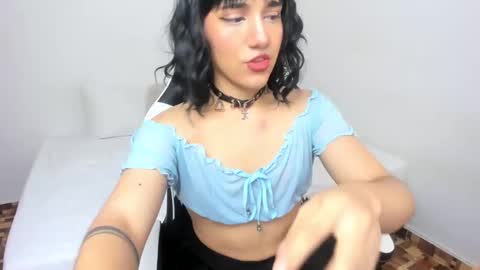 Snapshot of trinydoll chatting on December 10, 10:28 am Triny online show from December 10, 10:28 am