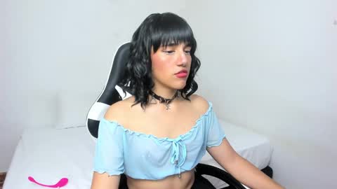 Snapshot of trinydoll chatting on January 17, 11:49 am Triny online show from January 17, 11:49 am