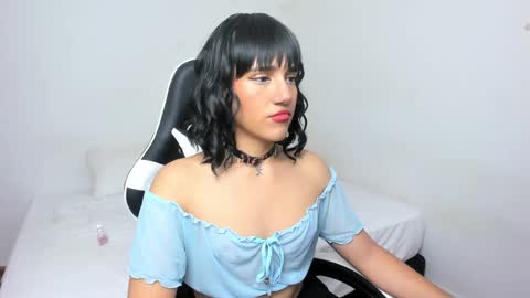 Snapshot of trinydoll chatting on February 5, 12:17 pm Triny online show from February 5, 12:17 pm