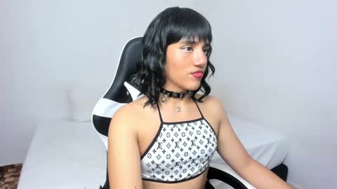 Snapshot of trinydoll chatting on February 19, 4:44 pm Triny online show from February 19, 4:44 pm